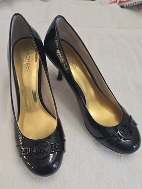 Michael Kors Fulton Mid Pumps